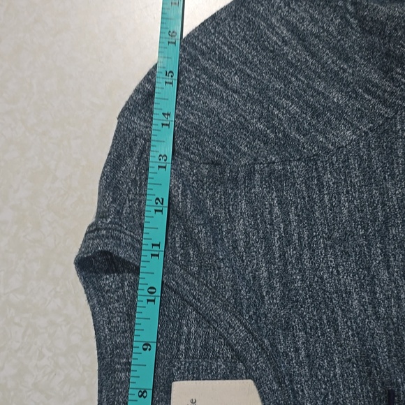 Abercrombie & Fitch Heathered Gray Long Sleeve Tee Size Small - Picture 10 of 13